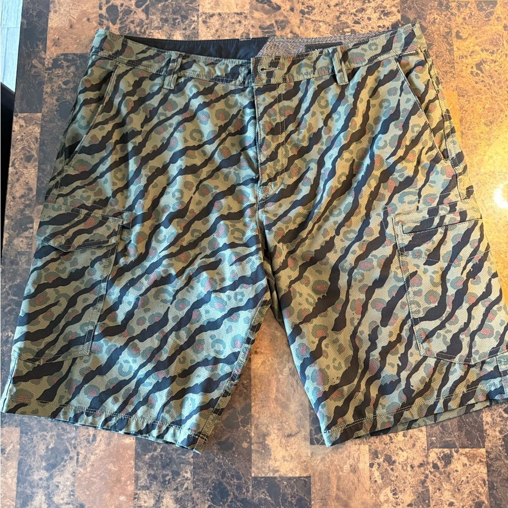 Volcom Hybrid Cargo Shorts - 36 - Camo